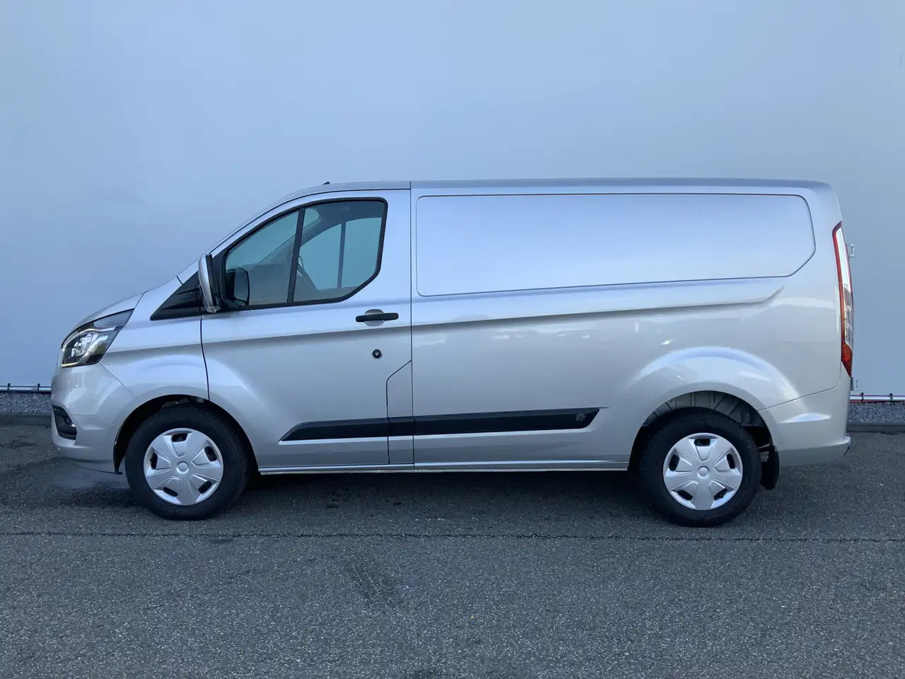 Ford Transit Custom 300 2.0 TDCI L1H1 Limited Airco Cruise Camera 3 Zi - فان: صورة 3 Ford Transit Custom 300 2.0 TDCI L1H1 Limited Airco Cruise Camera 3 Zi - فان: صورة 3