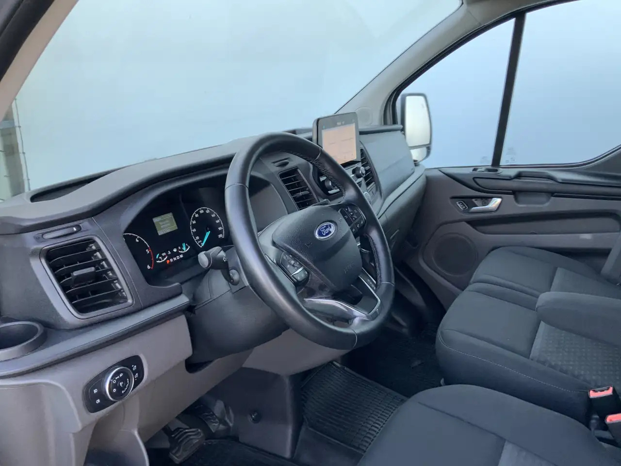 Ford Transit Custom 300 2.0 TDCI L1H1 Limited Airco Cruise Camera 3 Zi - فان: صورة 5 Ford Transit Custom 300 2.0 TDCI L1H1 Limited Airco Cruise Camera 3 Zi - فان: صورة 5