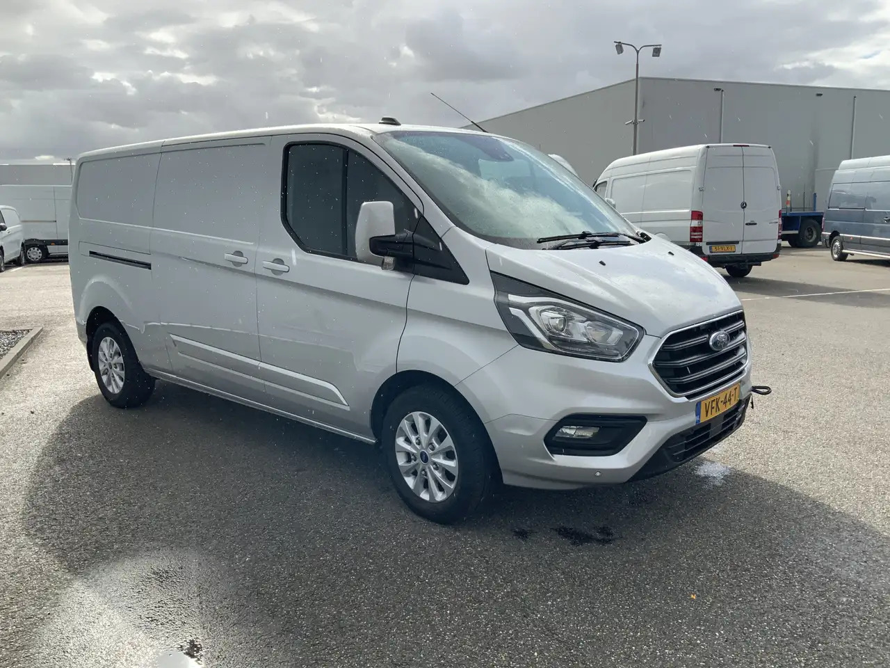 Ford Transit Custom 300 2.0 TDCI (MOTOR DEFECT!!) L2H2 Airco Navi 3 Zi - فان: صورة 2 Ford Transit Custom 300 2.0 TDCI (MOTOR DEFECT!!) L2H2 Airco Navi 3 Zi - فان: صورة 2