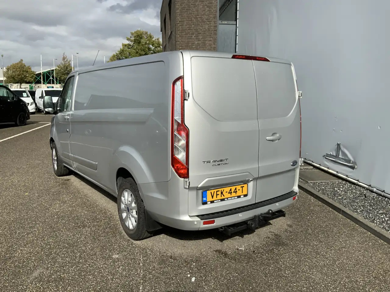Ford Transit Custom 300 2.0 TDCI (MOTOR DEFECT!!) L2H2 Airco Navi 3 Zi - فان: صورة 4 Ford Transit Custom 300 2.0 TDCI (MOTOR DEFECT!!) L2H2 Airco Navi 3 Zi - فان: صورة 4