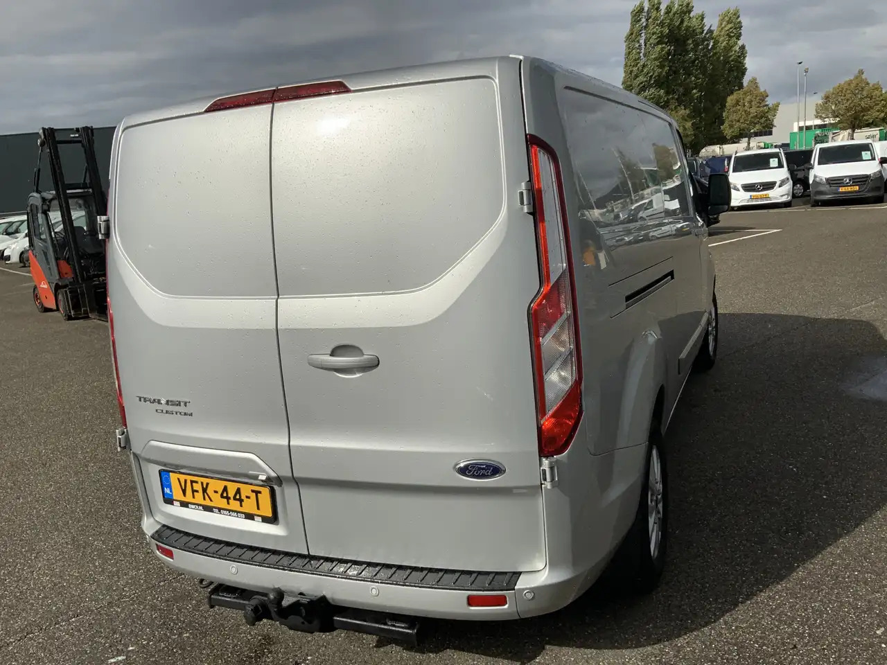Ford Transit Custom 300 2.0 TDCI (MOTOR DEFECT!!) L2H2 Airco Navi 3 Zi - فان: صورة 5 Ford Transit Custom 300 2.0 TDCI (MOTOR DEFECT!!) L2H2 Airco Navi 3 Zi - فان: صورة 5