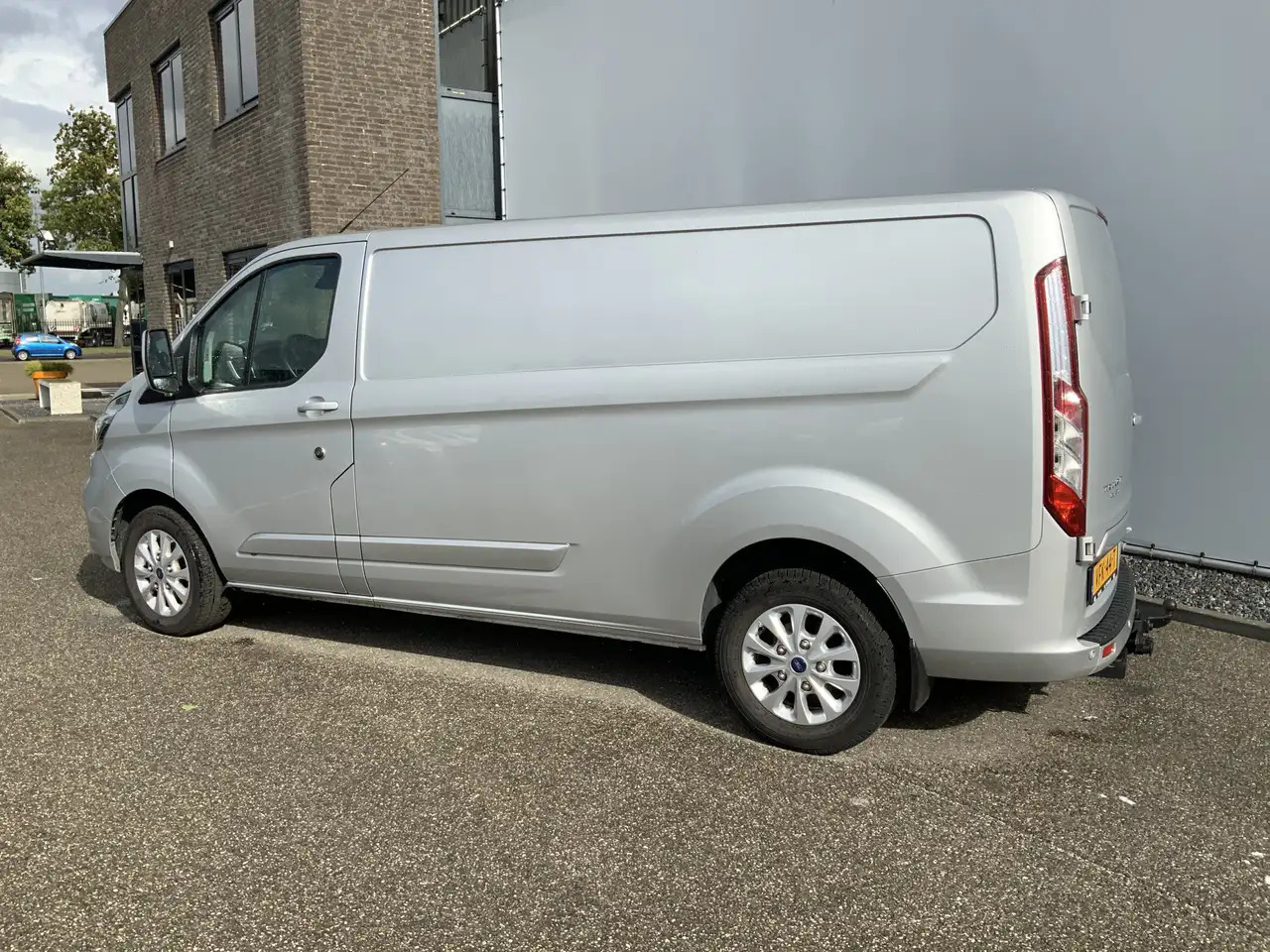 Ford Transit Custom 300 2.0 TDCI (MOTOR DEFECT!!) L2H2 Airco Navi 3 Zi - فان: صورة 3 Ford Transit Custom 300 2.0 TDCI (MOTOR DEFECT!!) L2H2 Airco Navi 3 Zi - فان: صورة 3
