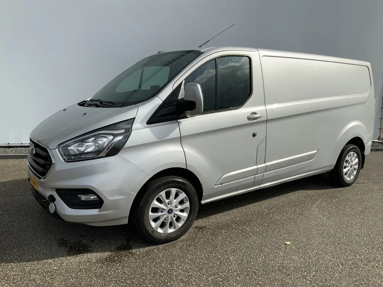 Ford Transit Custom 300 2.0 TDCI (MOTOR DEFECT!!) L2H2 Airco Navi 3 Zi - فان: صورة 1 Ford Transit Custom 300 2.0 TDCI (MOTOR DEFECT!!) L2H2 Airco Navi 3 Zi - فان: صورة 1