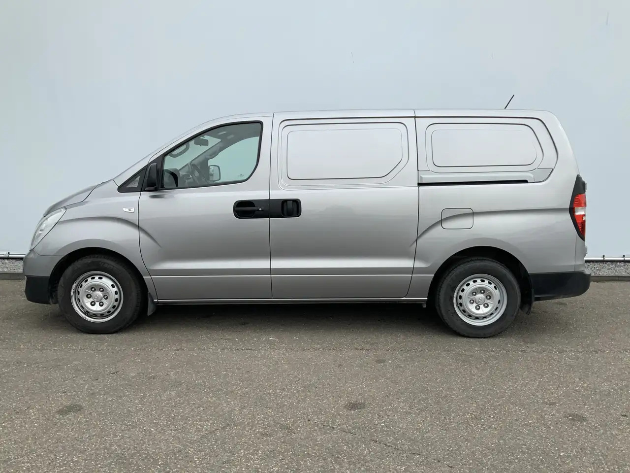 Hyundai H 300 2.5 CRDi Dynamic Airco Cruise 3 Zits Trekhaak 2300 - فان: صورة 3 Hyundai H 300 2.5 CRDi Dynamic Airco Cruise 3 Zits Trekhaak 2300 - فان: صورة 3