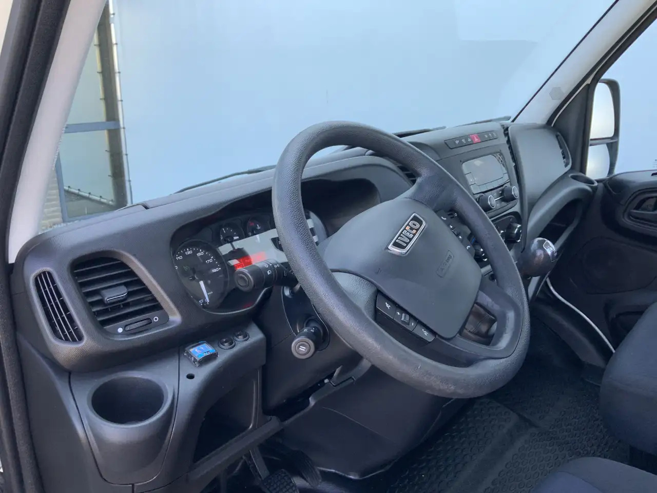 Iveco 40C18 B.E Trekker Airco Cruise 3 Zits Euro 6 180 - شاحنة جرار صغيرة: صورة 5 Iveco 40C18 B.E Trekker Airco Cruise 3 Zits Euro 6 180 - شاحنة جرار صغيرة: صورة 5