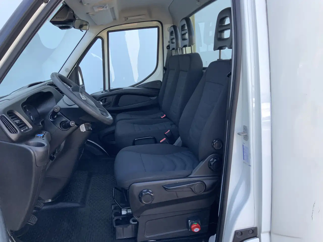 Iveco 40C18 B.E Trekker Airco Cruise 3 Zits Euro 6 180 - شاحنة جرار صغيرة: صورة 4 Iveco 40C18 B.E Trekker Airco Cruise 3 Zits Euro 6 180 - شاحنة جرار صغيرة: صورة 4