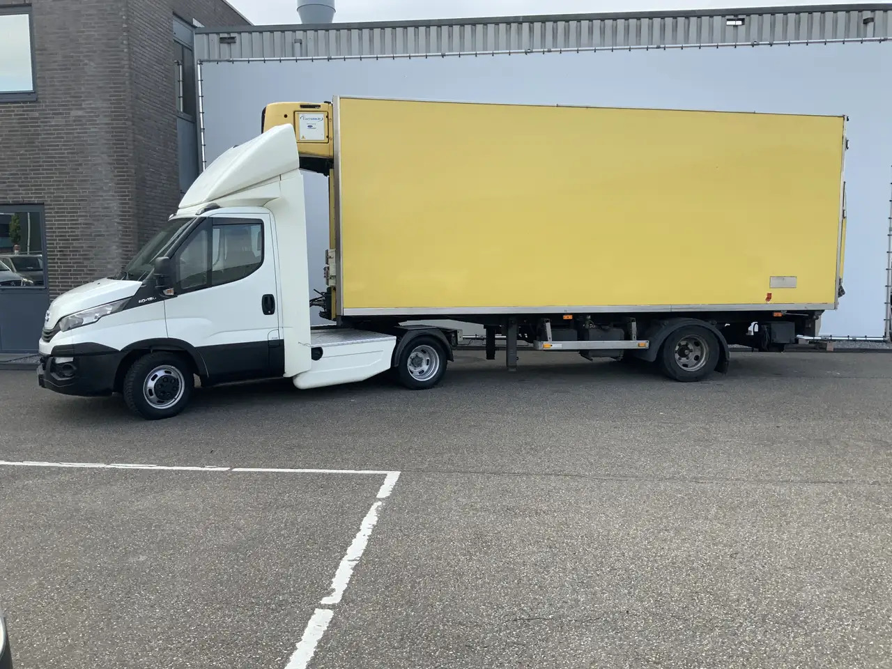 Iveco 40C18 B.E Trekker & Koel Trailer & Laadklep Bakmaa - شاحنة جرار صغيرة, نصف مقطورة مُبرِّدة: صورة 2 Iveco 40C18 B.E Trekker & Koel Trailer & Laadklep Bakmaa - شاحنة جرار صغيرة, نصف مقطورة مُبرِّدة: صورة 2