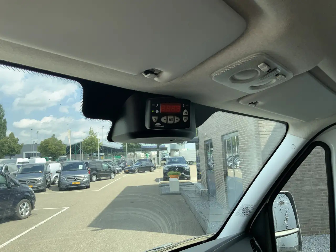 Iveco Daily 35C13 2.3 375 Automaat Koelmeubelbak Deuren Dag&Na - شاحنة مُبرّدة للتوصيل: صورة 5 Iveco Daily 35C13 2.3 375 Automaat Koelmeubelbak Deuren Dag&Na - شاحنة مُبرّدة للتوصيل: صورة 5