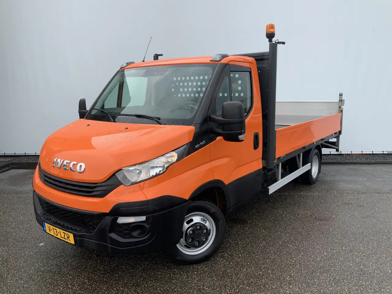 Iveco Daily 35C14 2.3 375 Pick Up & LaadLift Airco Navi Trekha - شاحنة مفتوحة: صورة 1 Iveco Daily 35C14 2.3 375 Pick Up & LaadLift Airco Navi Trekha - شاحنة مفتوحة: صورة 1