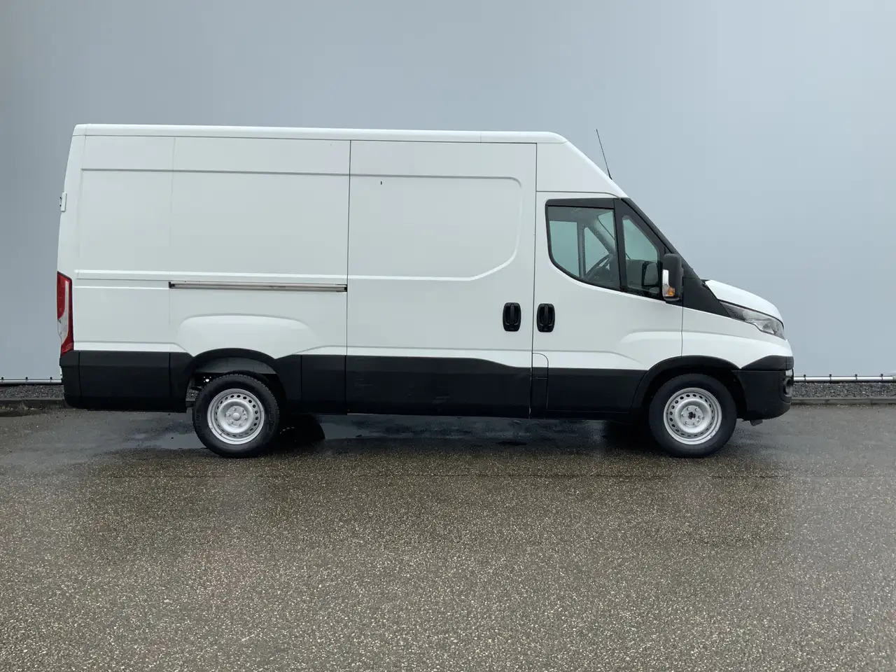 Iveco Daily 35S13V 2.3 352 H2 L3 Airco 3 Zits Opstap Euro 5 - فان: صورة 3 Iveco Daily 35S13V 2.3 352 H2 L3 Airco 3 Zits Opstap Euro 5 - فان: صورة 3