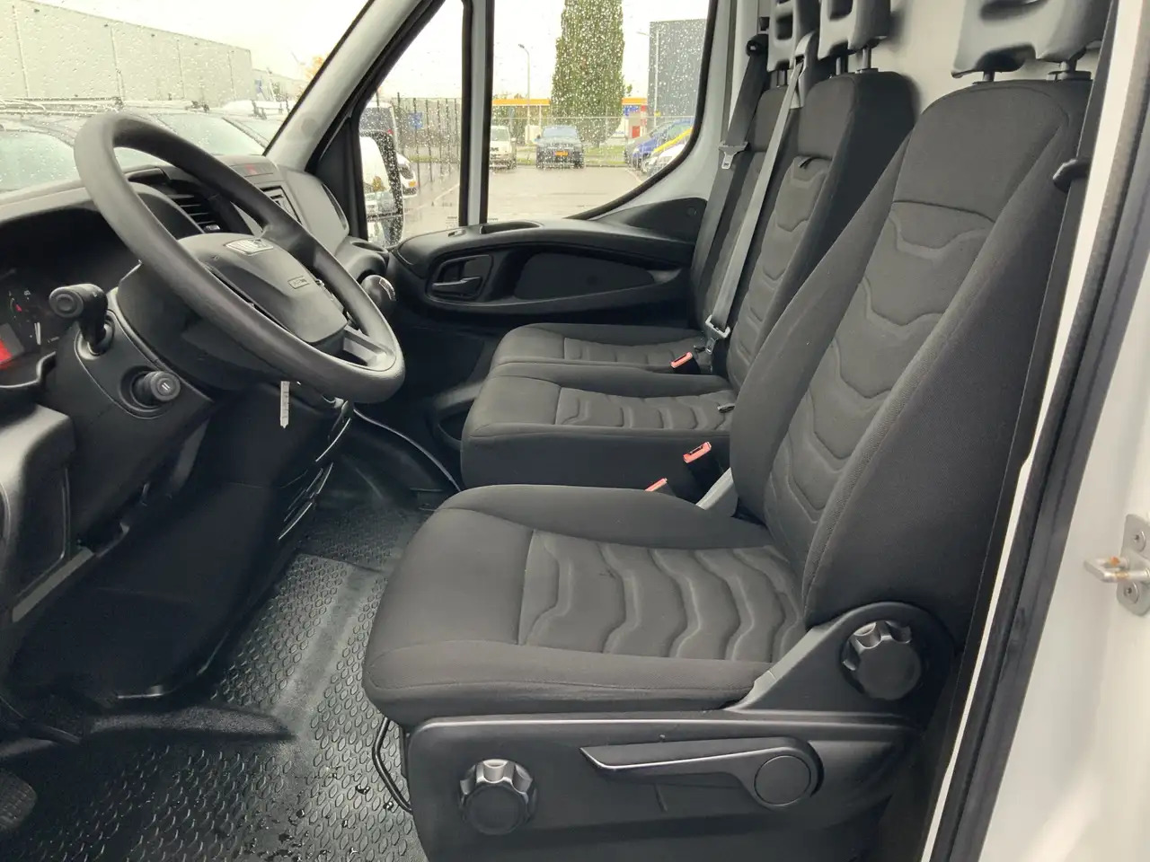 Iveco Daily 35S13V 2.3 352 H2 L3 Airco 3 Zits Opstap Euro 5 - فان: صورة 5 Iveco Daily 35S13V 2.3 352 H2 L3 Airco 3 Zits Opstap Euro 5 - فان: صورة 5