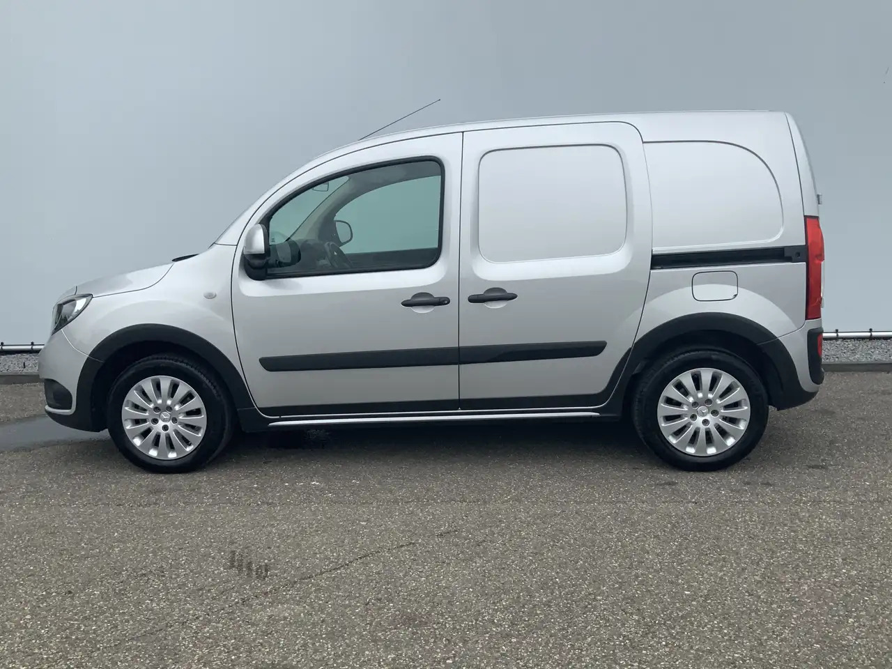 Mercedes-Benz Citan 109 CDI BlueEFFICIENCY Airco Dub Schuifdeur Cruise - فان المدمجة: صورة 3 Mercedes-Benz Citan 109 CDI BlueEFFICIENCY Airco Dub Schuifdeur Cruise - فان المدمجة: صورة 3