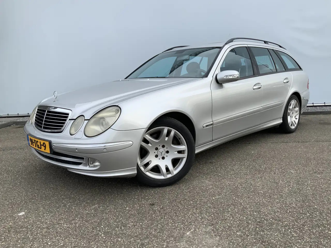Mercedes-Benz E 500 Combi V8 Elegance 4-Matic airmatic,full option - سيارة: صورة 1 Mercedes-Benz E 500 Combi V8 Elegance 4-Matic airmatic,full option - سيارة: صورة 1