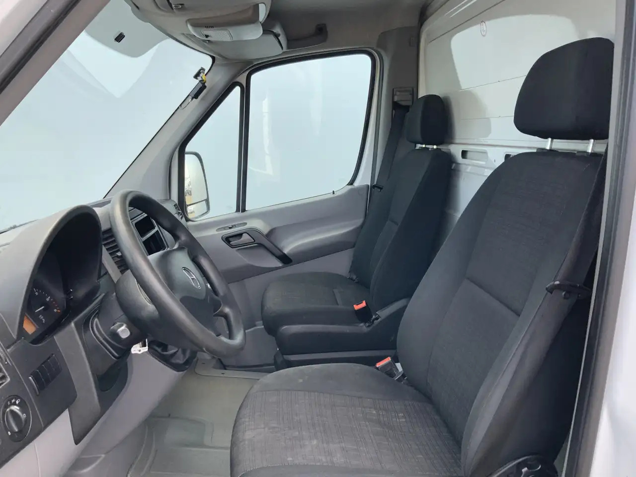 Mercedes-Benz Sprinter 311 2.2 CDI 366 ijsAuto - 40 C. Deuren 10 Euro 6 - شاحنة مُبرّدة للتوصيل: صورة 4 Mercedes-Benz Sprinter 311 2.2 CDI 366 ijsAuto - 40 C. Deuren 10 Euro 6 - شاحنة مُبرّدة للتوصيل: صورة 4