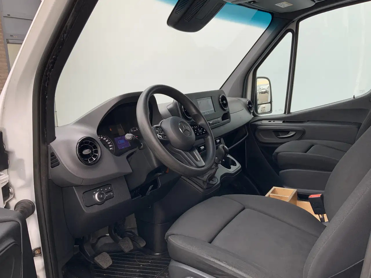 Mercedes-Benz Sprinter 316 2.2 CDI L2H2 Airco Cruise Camera Navi Trekhaak - فان: صورة 4 Mercedes-Benz Sprinter 316 2.2 CDI L2H2 Airco Cruise Camera Navi Trekhaak - فان: صورة 4