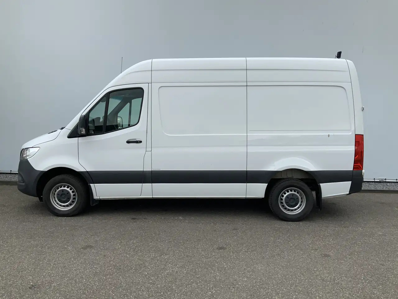 Mercedes-Benz Sprinter 316 2.2 CDI L2H2 Airco Cruise Camera Navi Trekhaak - فان: صورة 3 Mercedes-Benz Sprinter 316 2.2 CDI L2H2 Airco Cruise Camera Navi Trekhaak - فان: صورة 3
