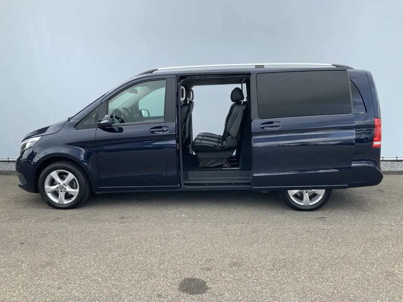 Mercedes-Benz V 220 220d Lang Automaat Avantgarde Edition Dub Cab Leer - الشاحنات الصغيرة كابينة مزدوجة: صورة 4 Mercedes-Benz V 220 220d Lang Automaat Avantgarde Edition Dub Cab Leer - الشاحنات الصغيرة كابينة مزدوجة: صورة 4