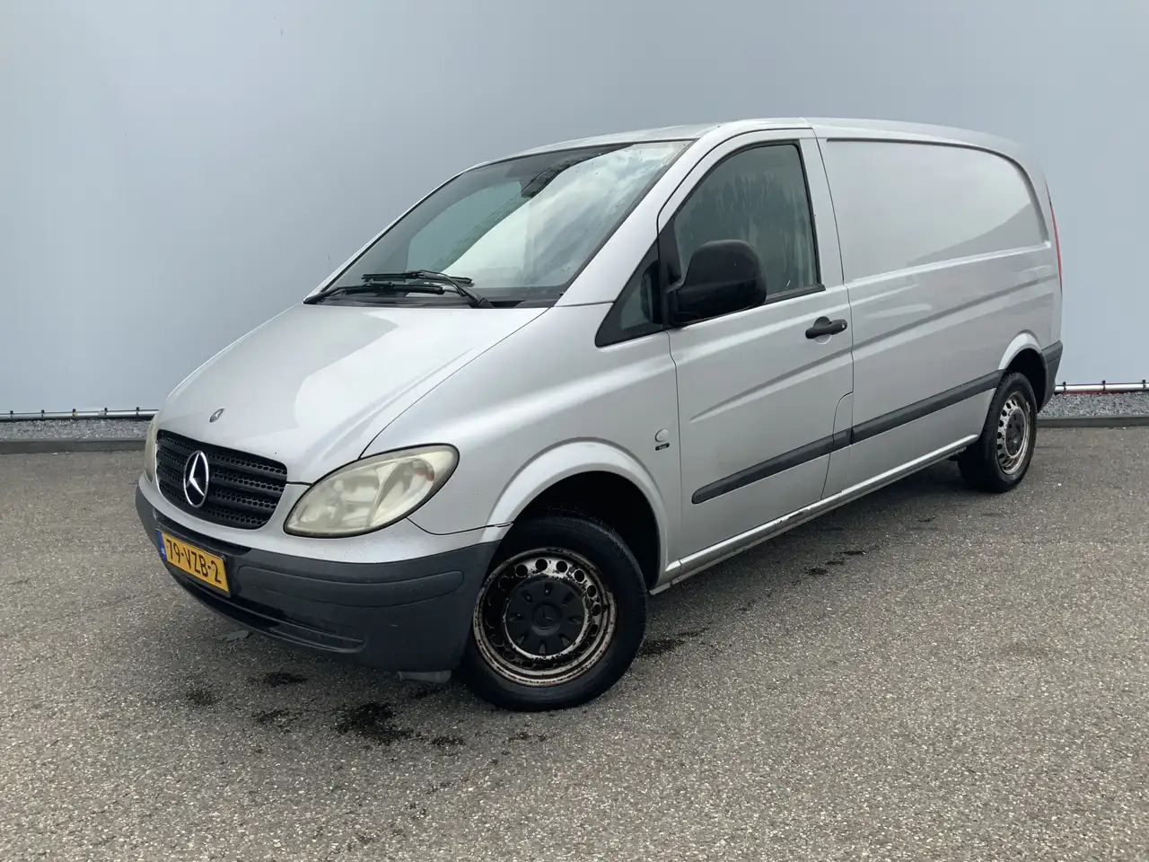 Mercedes-Benz Vito 111 CDI 320 Lang Verstuiver lek Airco Cruise 3 Zit - فان المدمجة: صورة 1 Mercedes-Benz Vito 111 CDI 320 Lang Verstuiver lek Airco Cruise 3 Zit - فان المدمجة: صورة 1