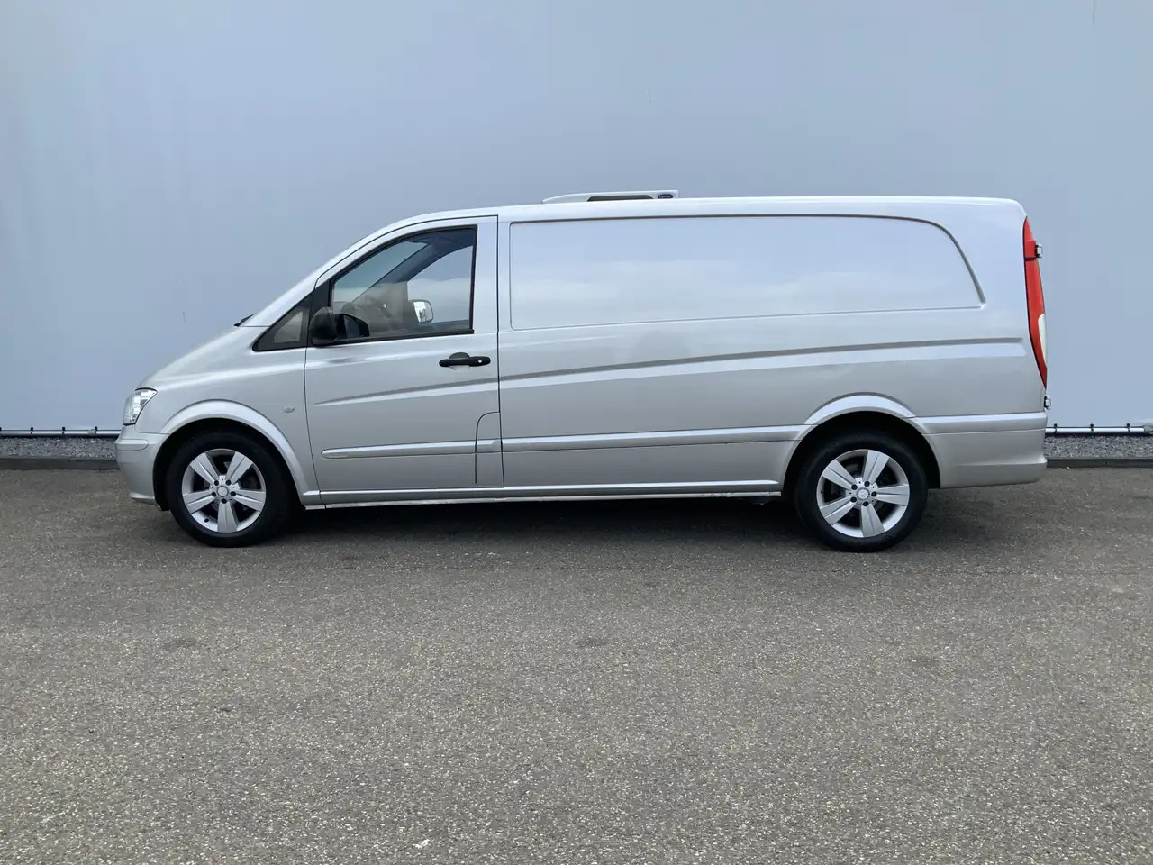 Mercedes-Benz Vito 122 CDI Automaat Koel Auto werkt 100 % 0.gr Airco - آليات: صورة 3 Mercedes-Benz Vito 122 CDI Automaat Koel Auto werkt 100 % 0.gr Airco - آليات: صورة 3