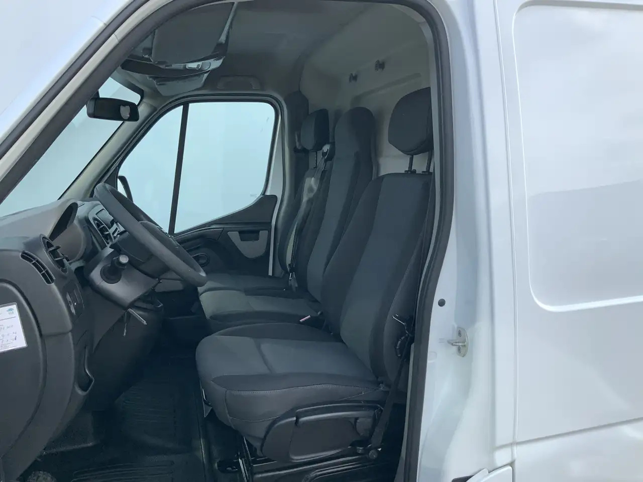 Nissan NV400 2.3 dCi L2H2 Optima L2H2 Airco Cruise Trekhaak 250 - فان: صورة 4 Nissan NV400 2.3 dCi L2H2 Optima L2H2 Airco Cruise Trekhaak 250 - فان: صورة 4