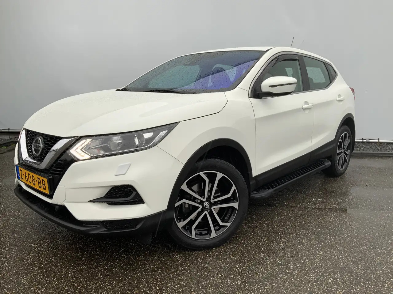Nissan Qashqai 1.3 DIG-T Visia A SUV Airco Cruise Groot Scherm Na - سيارة دفع رباعي: صورة 1 Nissan Qashqai 1.3 DIG-T Visia A SUV Airco Cruise Groot Scherm Na - سيارة دفع رباعي: صورة 1