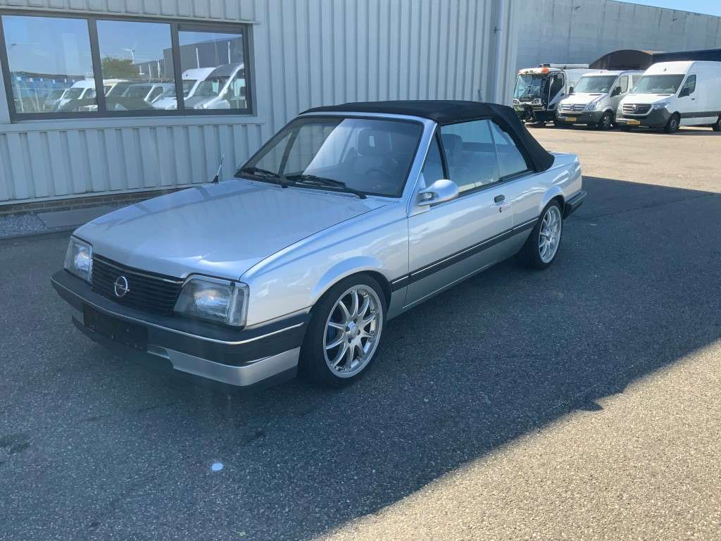 Opel Ascona 1.6 S Automaat Cabriolet Marge geen btw - سيارة: صورة 2 Opel Ascona 1.6 S Automaat Cabriolet Marge geen btw - سيارة: صورة 2