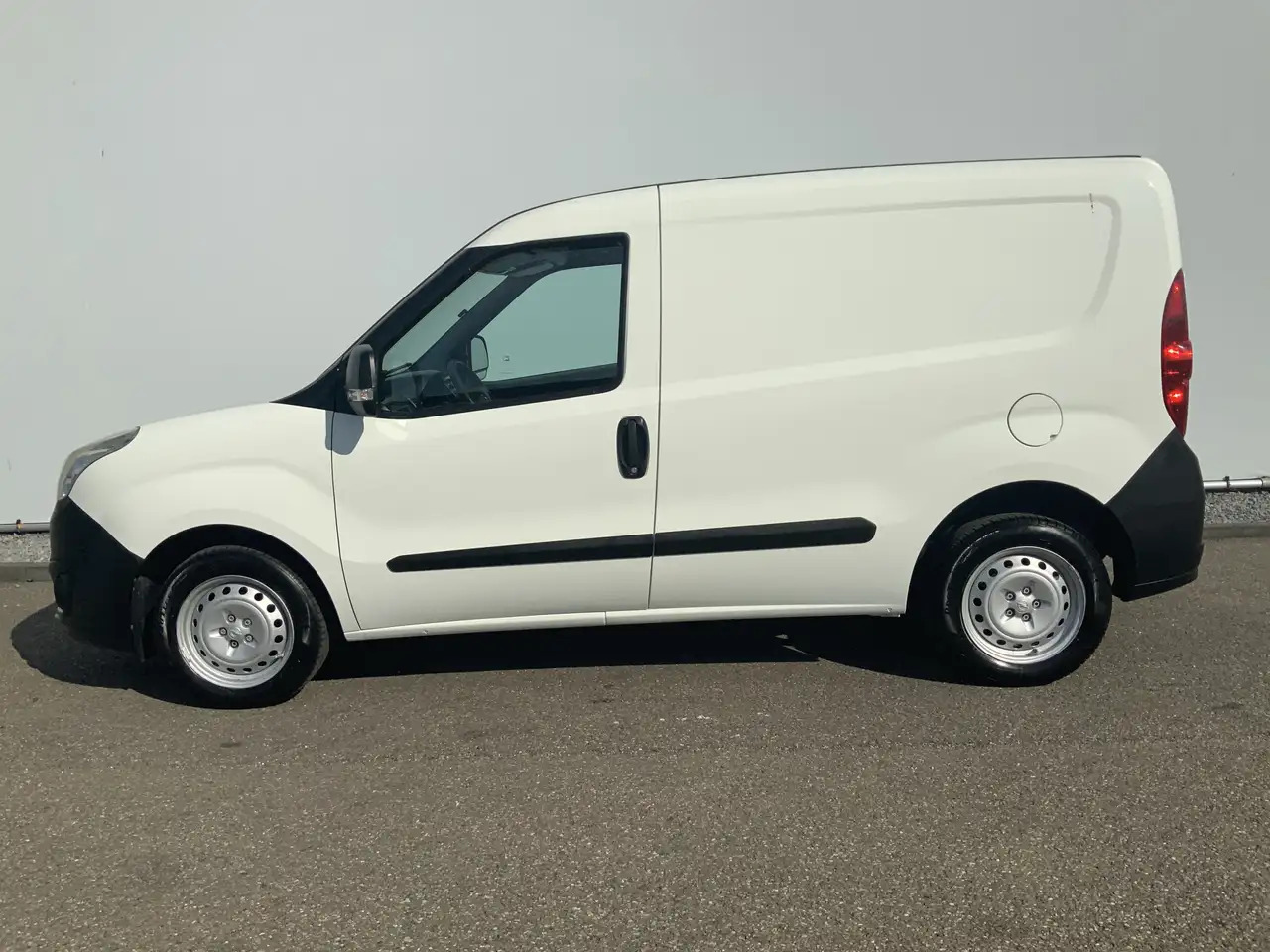 Opel Combo 1.3 CDTi L1H1 EXPORT ecoFLEX Edition Airco Trekhaa - فان المدمجة: صورة 3 Opel Combo 1.3 CDTi L1H1 EXPORT ecoFLEX Edition Airco Trekhaa - فان المدمجة: صورة 3