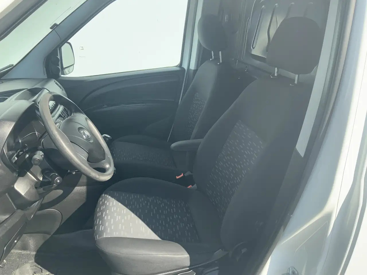 Opel Combo 1.3 CDTi L1H1 EXPORT ecoFLEX Edition Airco Trekhaa - فان المدمجة: صورة 4 Opel Combo 1.3 CDTi L1H1 EXPORT ecoFLEX Edition Airco Trekhaa - فان المدمجة: صورة 4
