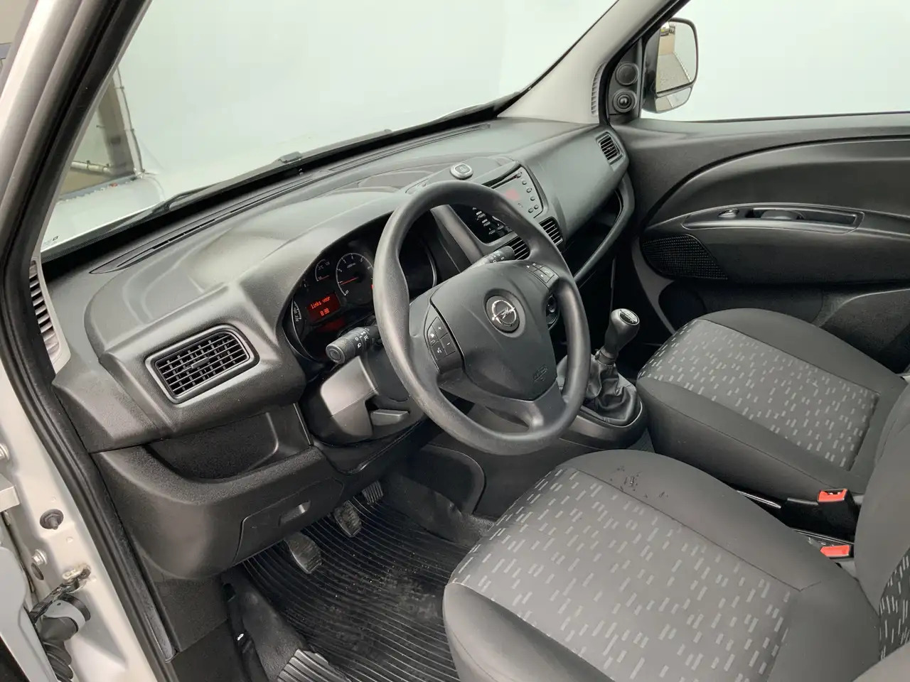Opel Combo 1.3 CDTi L1H1 Edition Airco Euro 6 - فان المدمجة: صورة 5 Opel Combo 1.3 CDTi L1H1 Edition Airco Euro 6 - فان المدمجة: صورة 5