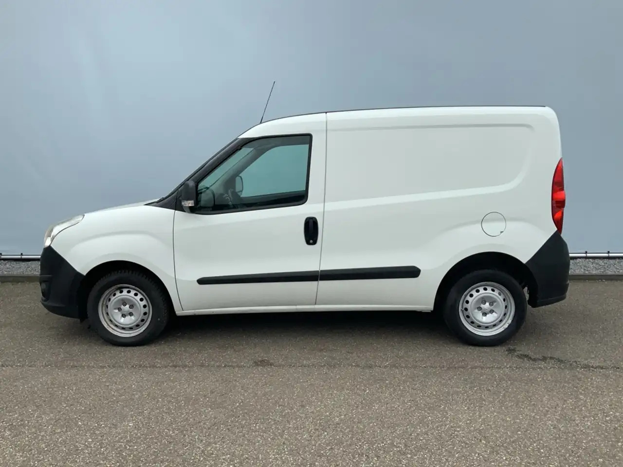 Opel Combo 1.3 CDTi L1H1 ecoFLEX Selection Airco Trekhaak 100 - فان المدمجة: صورة 4 Opel Combo 1.3 CDTi L1H1 ecoFLEX Selection Airco Trekhaak 100 - فان المدمجة: صورة 4