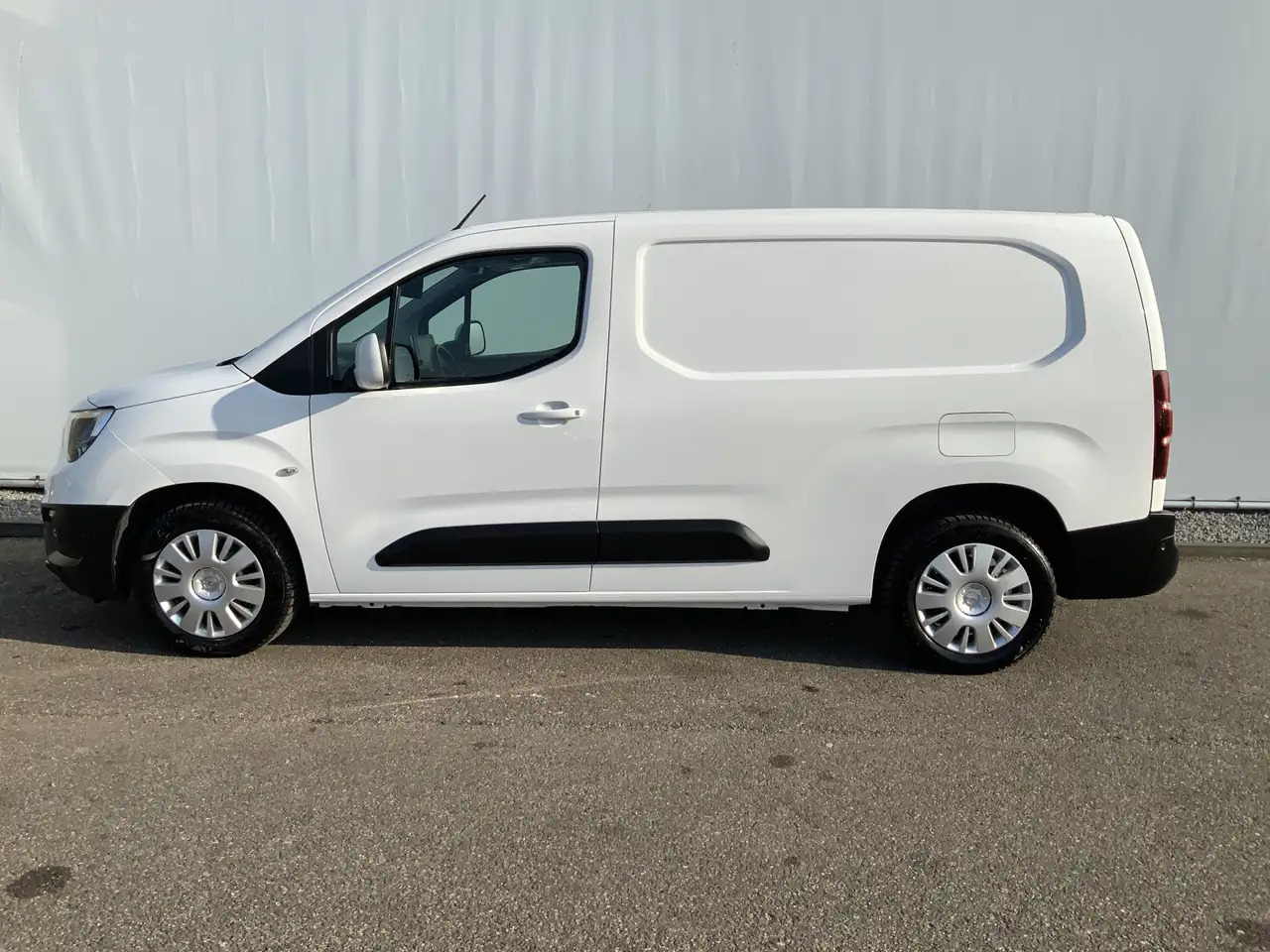 Opel Combo 1.5D L2H1 Edition Automaat Cruise Navi Airco Winte - فان المدمجة: صورة 3 Opel Combo 1.5D L2H1 Edition Automaat Cruise Navi Airco Winte - فان المدمجة: صورة 3