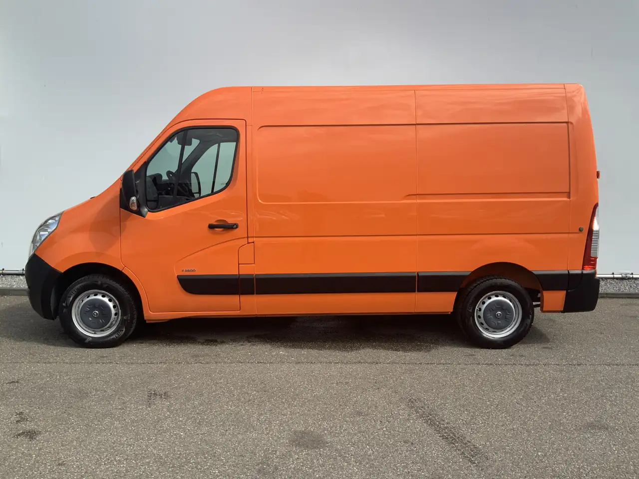 Opel Movano 2.3 CDTI L2H3 Airco Cruise 3 Zits Trekhaak 2500 kg - فان: صورة 3 Opel Movano 2.3 CDTI L2H3 Airco Cruise 3 Zits Trekhaak 2500 kg - فان: صورة 3