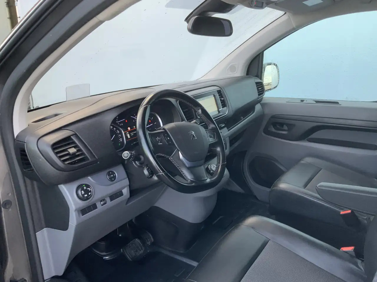 Peugeot Expert 227S 2.0 BlueHD(Koppakking Defect ) 180 Premium Pa - فان: صورة 5 Peugeot Expert 227S 2.0 BlueHD(Koppakking Defect ) 180 Premium Pa - فان: صورة 5