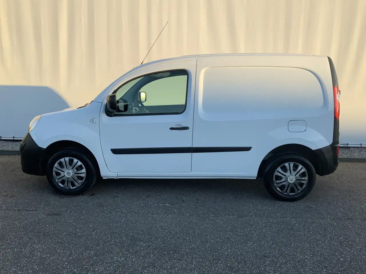 Renault Kangoo Express 1.5 dCi 70 Express Comfort Airco Trekhaak - فان المدمجة: صورة 3 Renault Kangoo Express 1.5 dCi 70 Express Comfort Airco Trekhaak - فان المدمجة: صورة 3