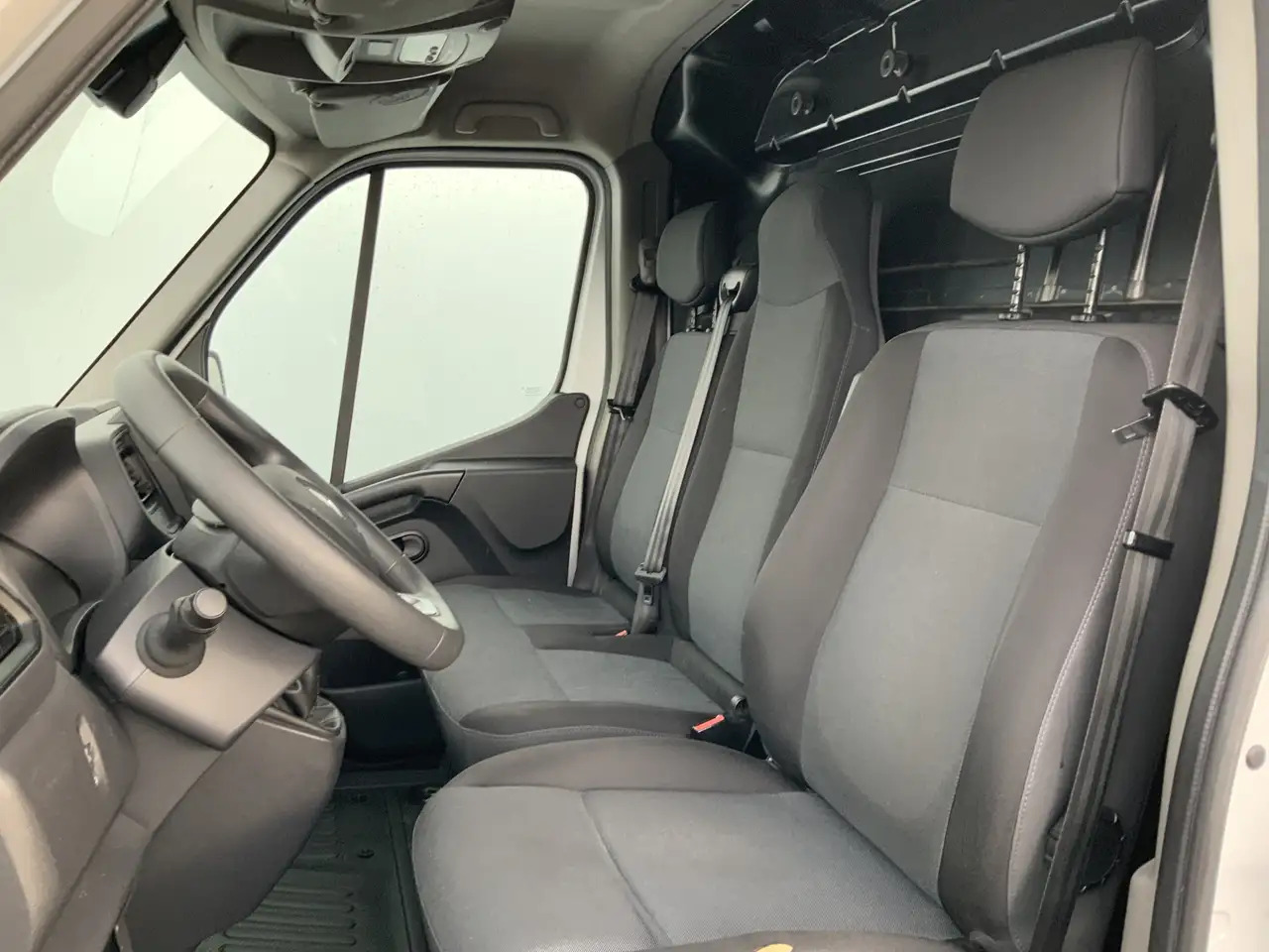 Renault Master T35 2.3 dCi 135 L2H2 Airco Cruise 3 Zits Camera Na - فان: صورة 4 Renault Master T35 2.3 dCi 135 L2H2 Airco Cruise 3 Zits Camera Na - فان: صورة 4