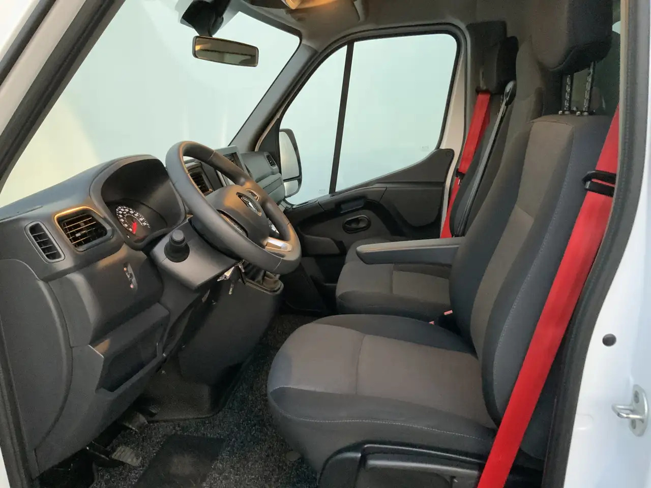 Renault Master T35 2.3 dCi 145 L3 Meubelbak&Klep Zijdeur Airco Cr - شاحنة مغلقة الصندوق: صورة 4 Renault Master T35 2.3 dCi 145 L3 Meubelbak&Klep Zijdeur Airco Cr - شاحنة مغلقة الصندوق: صورة 4