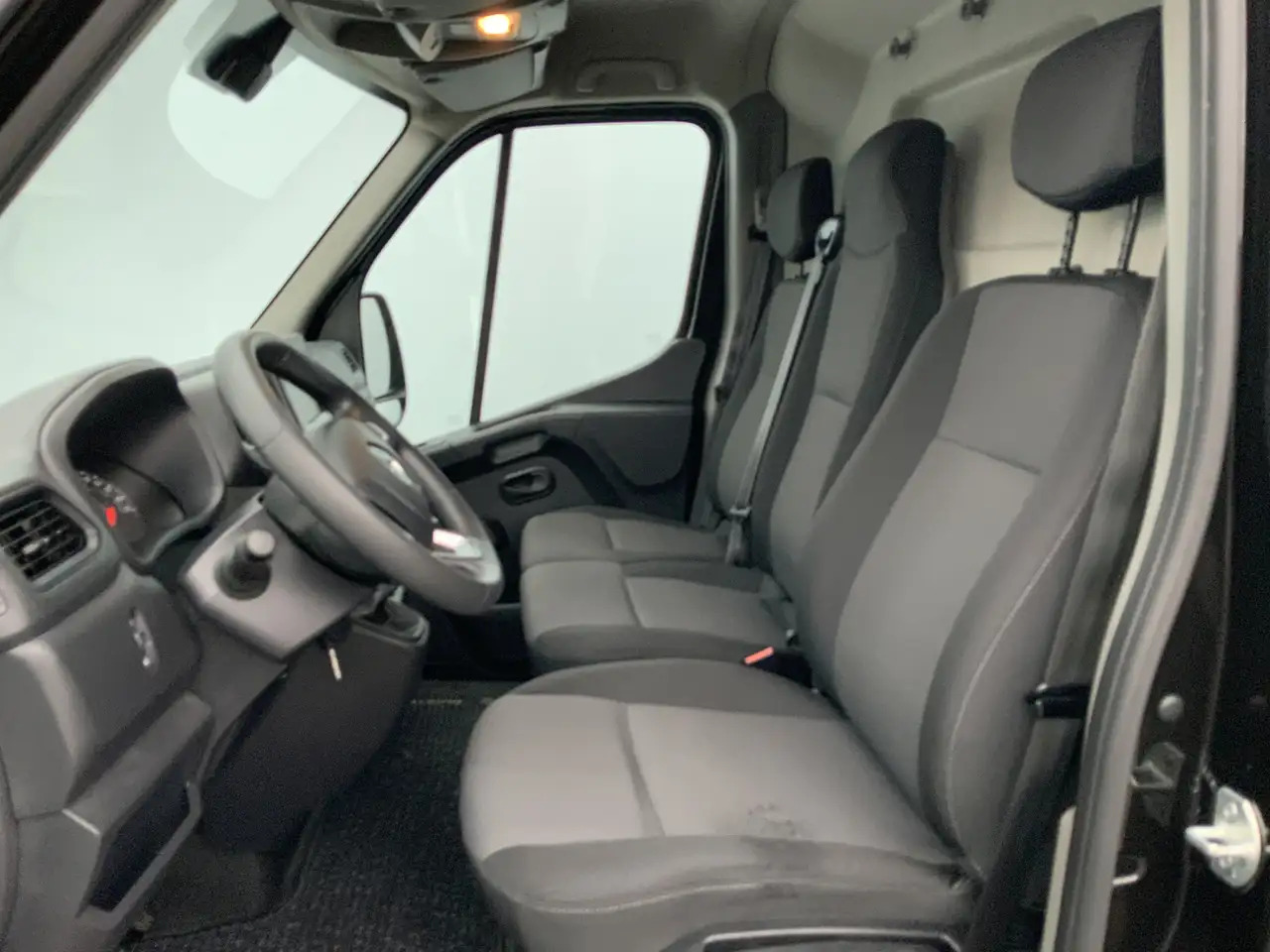 Renault Master T35 2.3 dCi 150 L2H2 Airco Cruise Camera 3 Zits Na - فان: صورة 4 Renault Master T35 2.3 dCi 150 L2H2 Airco Cruise Camera 3 Zits Na - فان: صورة 4