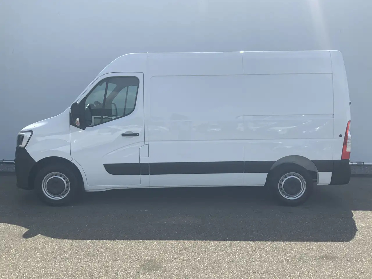 Renault Master T35 2.3 dCi 150 L2H2 Energy Work Edition Airco Cru - فان: صورة 3 Renault Master T35 2.3 dCi 150 L2H2 Energy Work Edition Airco Cru - فان: صورة 3
