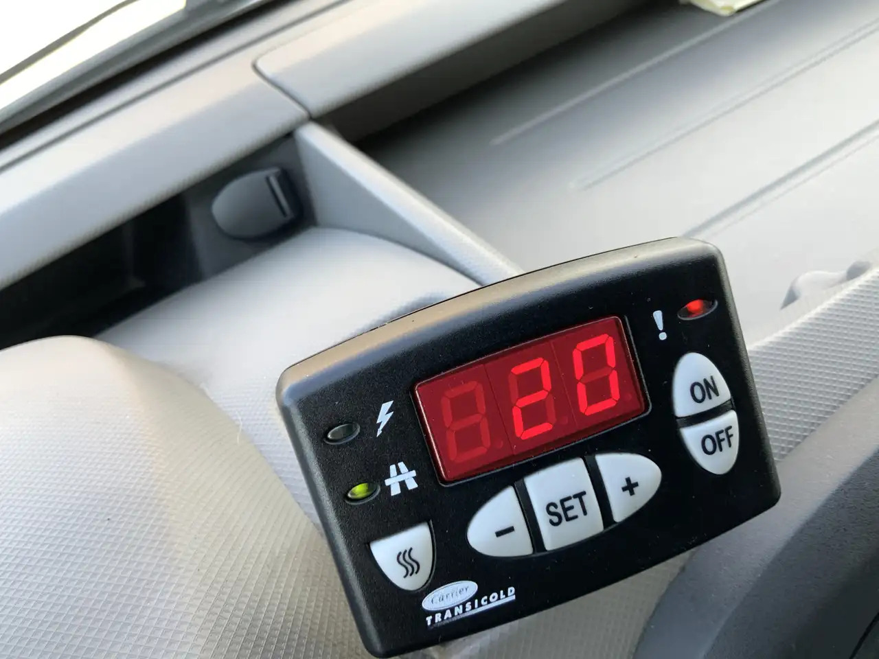 Renault Master T35 2.3 dCi L3H2 Maxi Koelauto Cruise 3 Zits Euro - شاحنة مُبرّدة للتوصيل: صورة 5 Renault Master T35 2.3 dCi L3H2 Maxi Koelauto Cruise 3 Zits Euro - شاحنة مُبرّدة للتوصيل: صورة 5