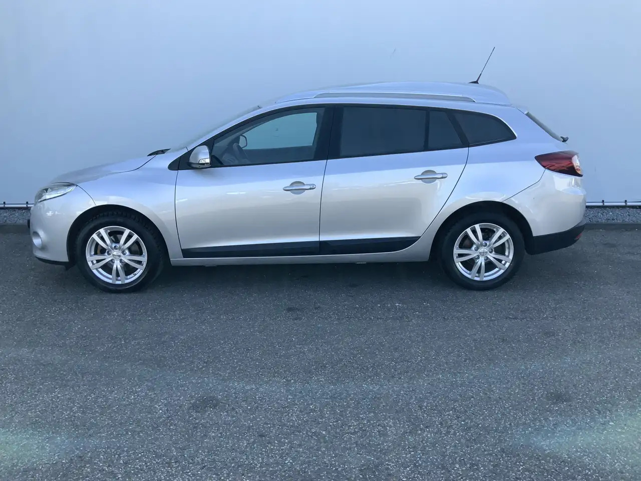 Renault Megane 1.5 dCi Expression Airco Navi Grijs Kenteken Euro - سيارة: صورة 3 Renault Megane 1.5 dCi Expression Airco Navi Grijs Kenteken Euro - سيارة: صورة 3