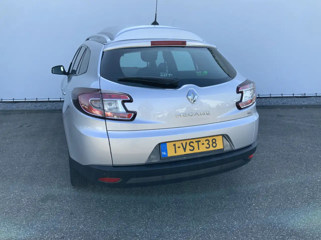 Renault Megane 1.5 dCi Expression Airco Navi Grijs Kenteken Euro - سيارة: صورة 2 Renault Megane 1.5 dCi Expression Airco Navi Grijs Kenteken Euro - سيارة: صورة 2