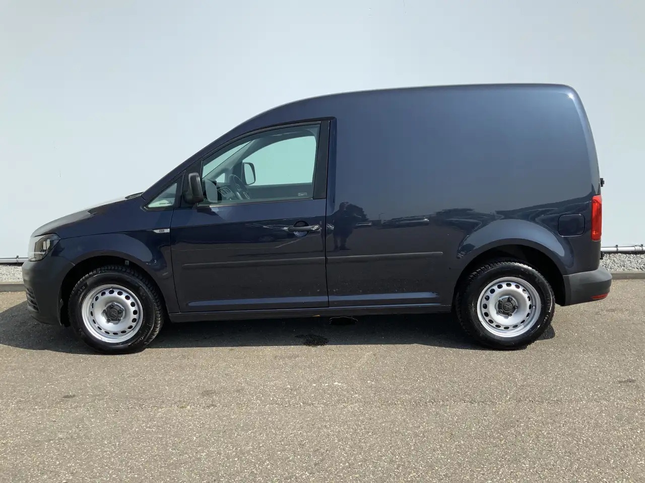 Volkswagen Caddy 2.0 TDI L1H1 BMT Economy - فان المدمجة: صورة 3 Volkswagen Caddy 2.0 TDI L1H1 BMT Economy - فان المدمجة: صورة 3