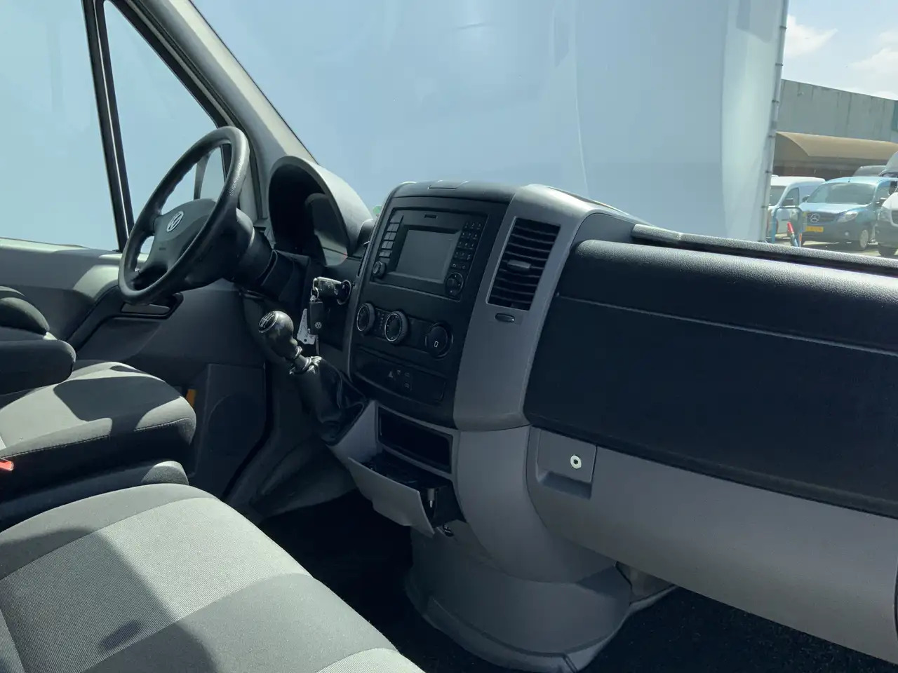 فان Volkswagen Crafter 35 2.0 TDI L1H1 Airco Cruise 3 Zits Trekhaak 2000: صورة 12 فان Volkswagen Crafter 35 2.0 TDI L1H1 Airco Cruise 3 Zits Trekhaak 2000: صورة 12