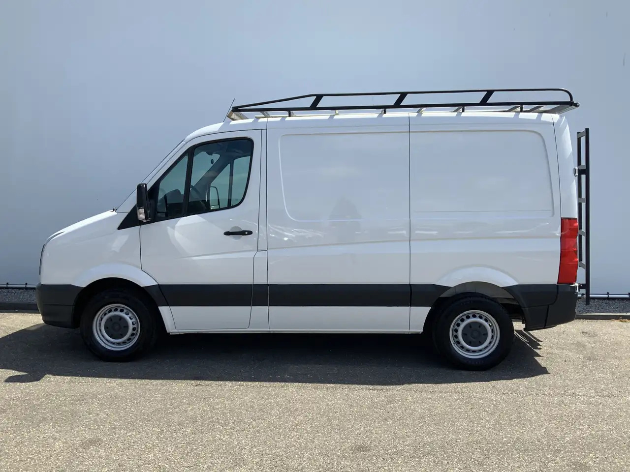 Volkswagen Crafter 35 2.0 TDI L1H1 Airco Cruise 3 Zits Trekhaak 2000 - فان: صورة 3 Volkswagen Crafter 35 2.0 TDI L1H1 Airco Cruise 3 Zits Trekhaak 2000 - فان: صورة 3