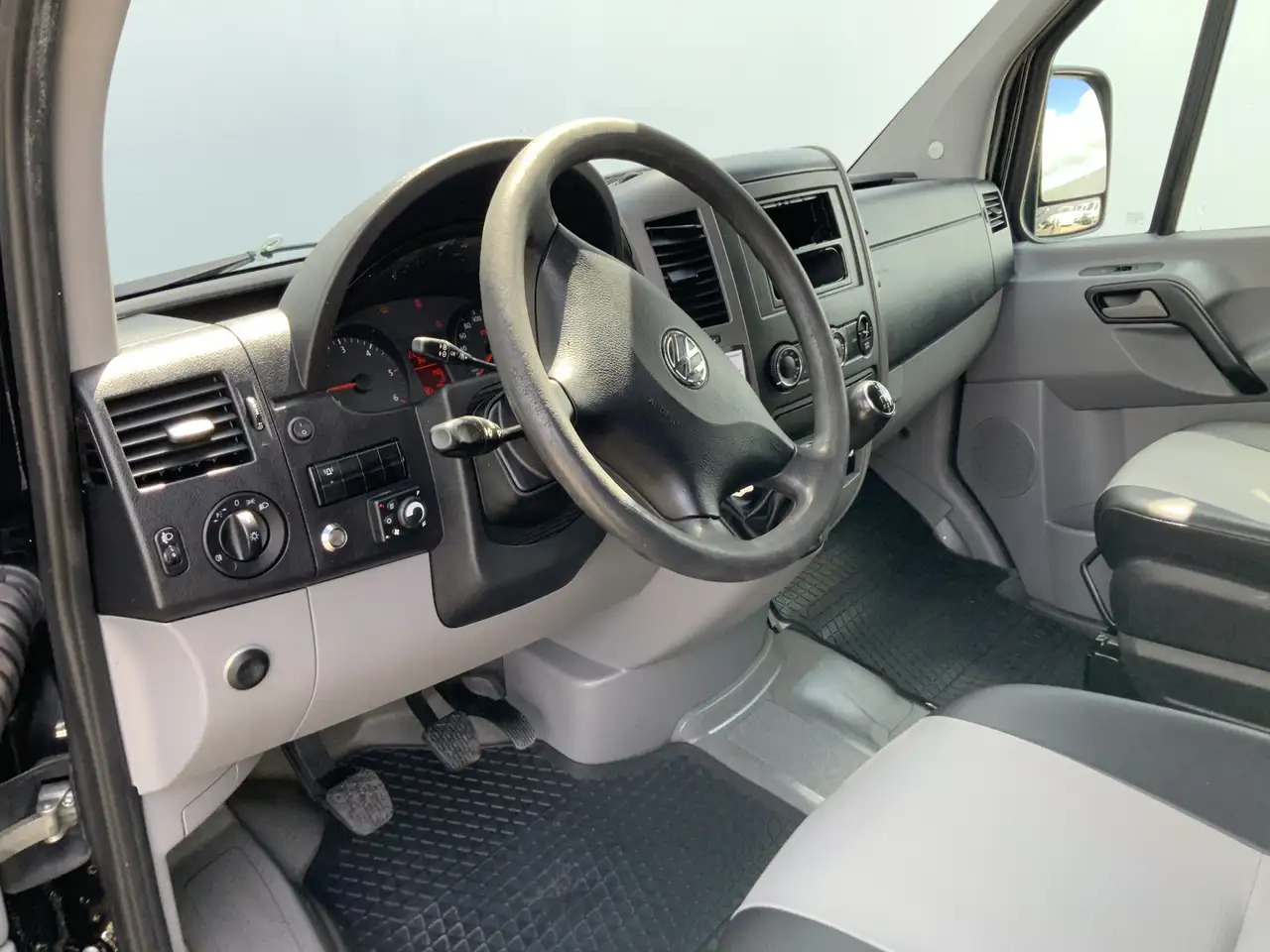 Volkswagen Crafter 35 2.0 TDI L2H2 Airco Cruise Trekhaak 3500 kg weba - فان: صورة 4 Volkswagen Crafter 35 2.0 TDI L2H2 Airco Cruise Trekhaak 3500 kg weba - فان: صورة 4