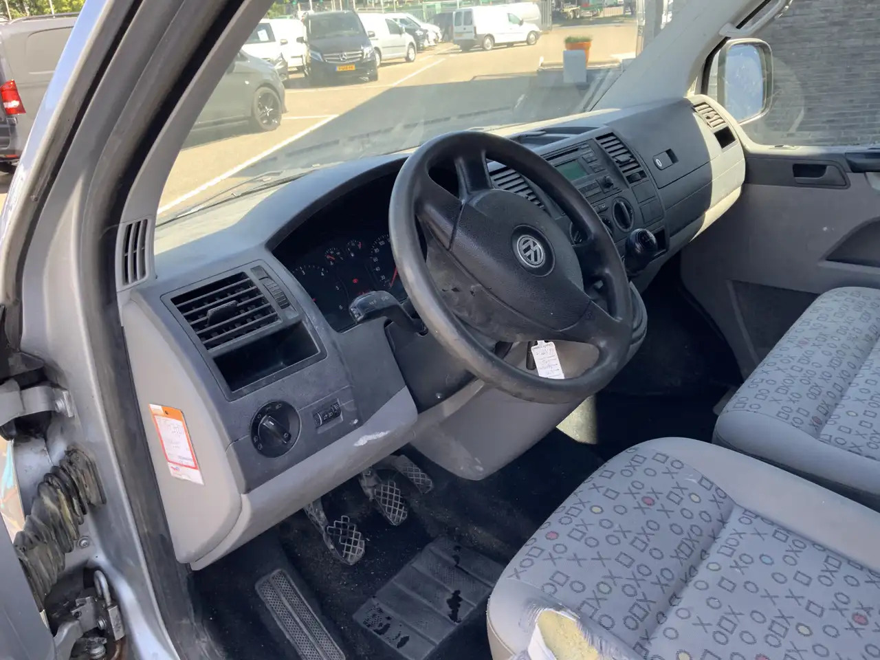 Volkswagen T5 Transporter 1.9 TDI 340 MHD (Versnellingsbak Defekt !!)Airco 3 - فان: صورة 3 Volkswagen T5 Transporter 1.9 TDI 340 MHD (Versnellingsbak Defekt !!)Airco 3 - فان: صورة 3