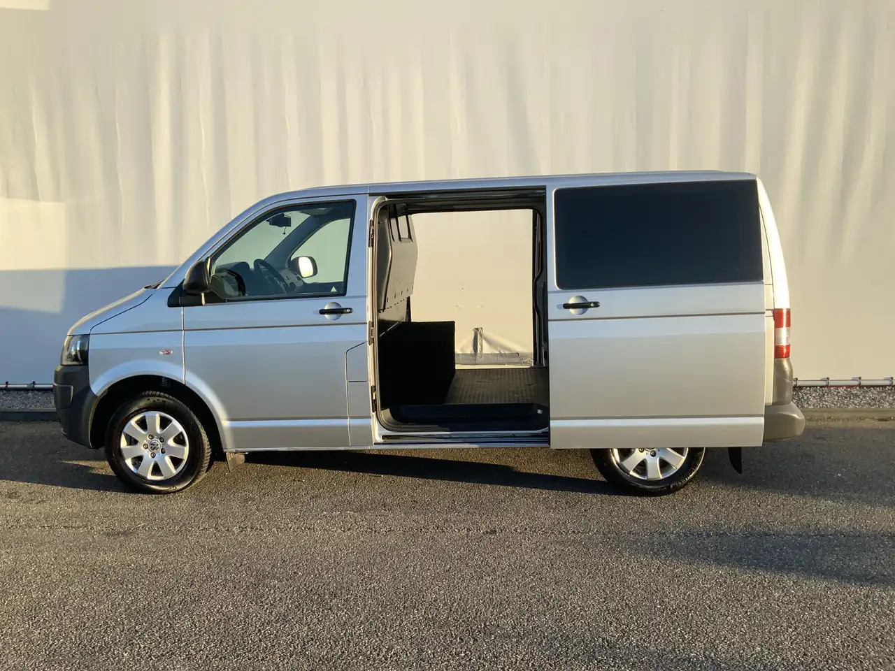 Volkswagen T5 Transporter 2.0 L1H2 Benzine Airco Navi Dub Schuifdeuren Leer Volkswagen T5 Transporter 2.0 L1H2 Benzine Airco Navi Dub Schuifdeuren Leer: صورة 8