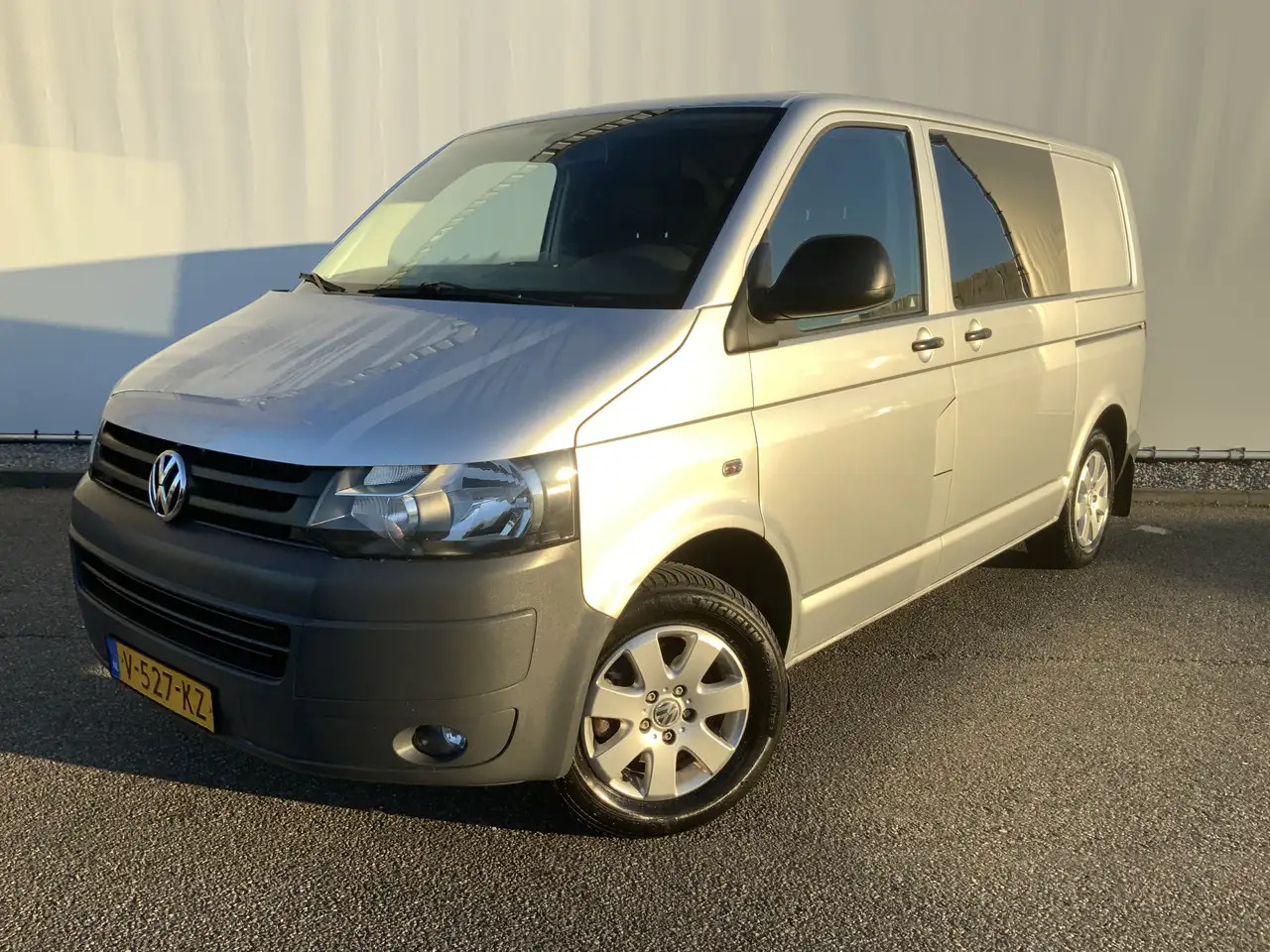 Volkswagen T5 Transporter 2.0 L1H2 Benzine Airco Navi Dub Schuifdeuren Leer - فان: صورة 1 Volkswagen T5 Transporter 2.0 L1H2 Benzine Airco Navi Dub Schuifdeuren Leer - فان: صورة 1