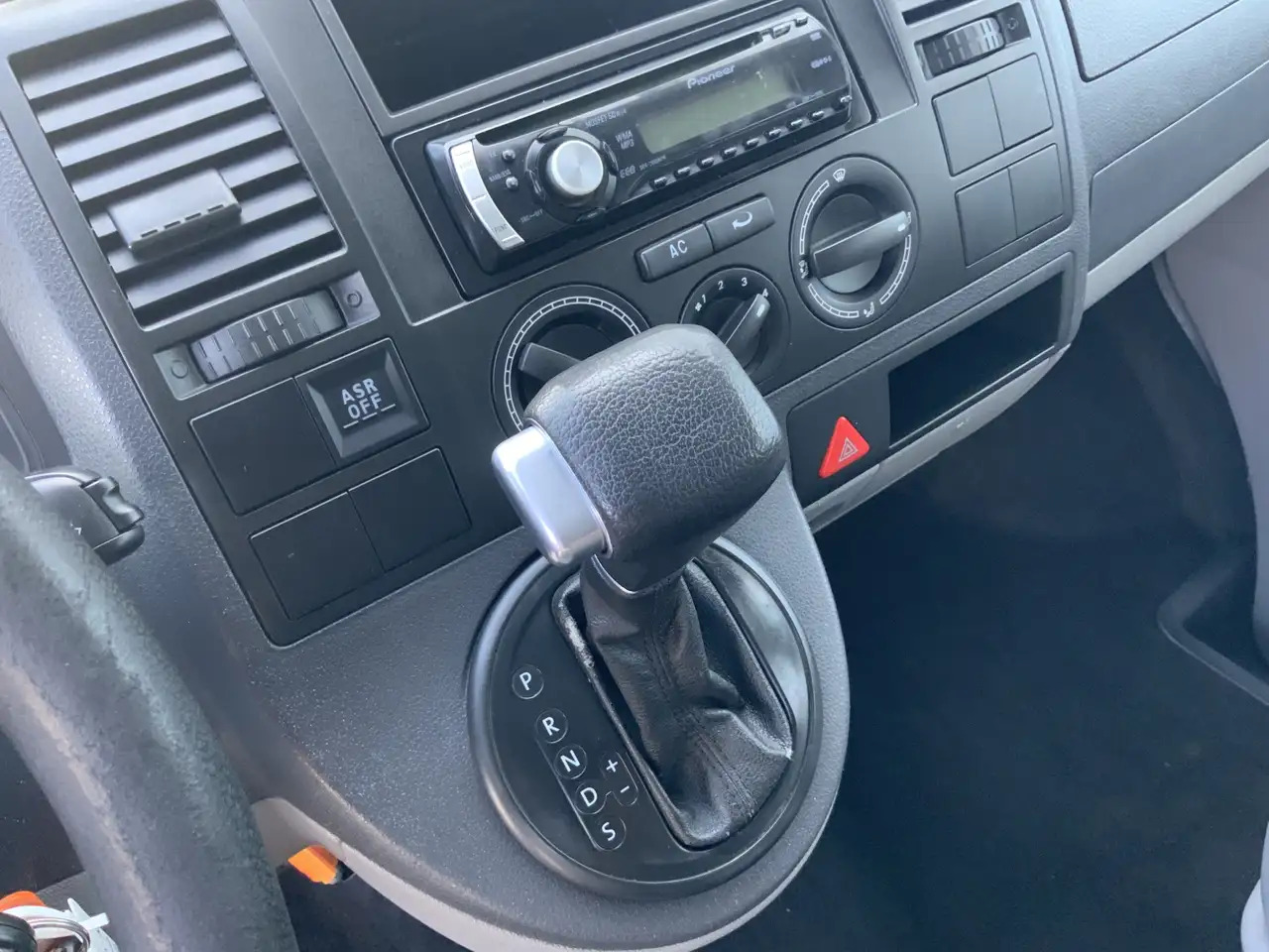 الشاحنات الصغيرة كابينة مزدوجة Volkswagen T5 Transporter 2.5 TDI 300 Budgetline Automaat DubCab Airco Trekh: صورة 12
