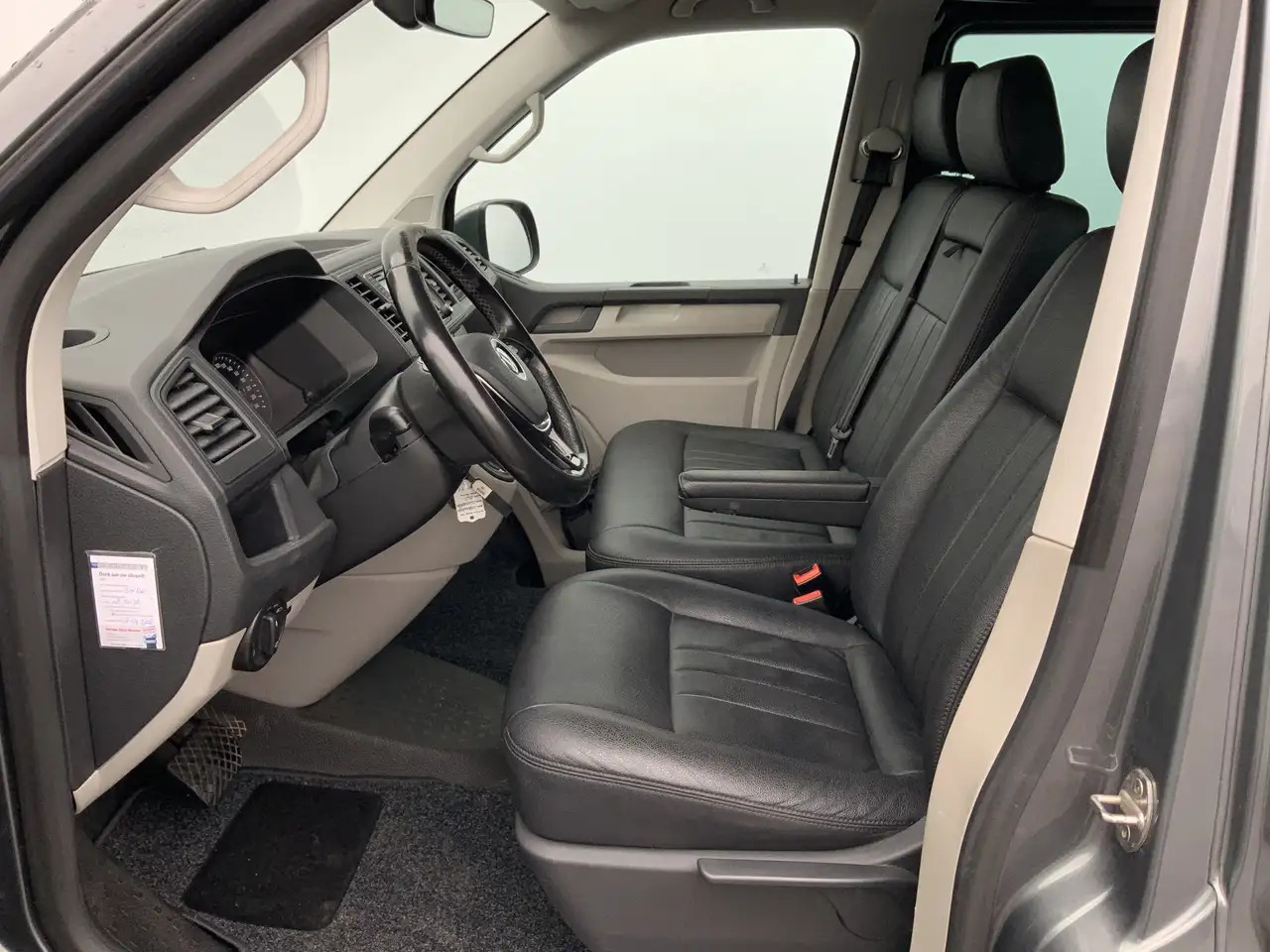 Volkswagen T6 Transporter 2.0 TDI L2H1 Highline Automaat Dub Cab Airco Cruis - الشاحنات الصغيرة كابينة مزدوجة: صورة 4 Volkswagen T6 Transporter 2.0 TDI L2H1 Highline Automaat Dub Cab Airco Cruis - الشاحنات الصغيرة كابينة مزدوجة: صورة 4